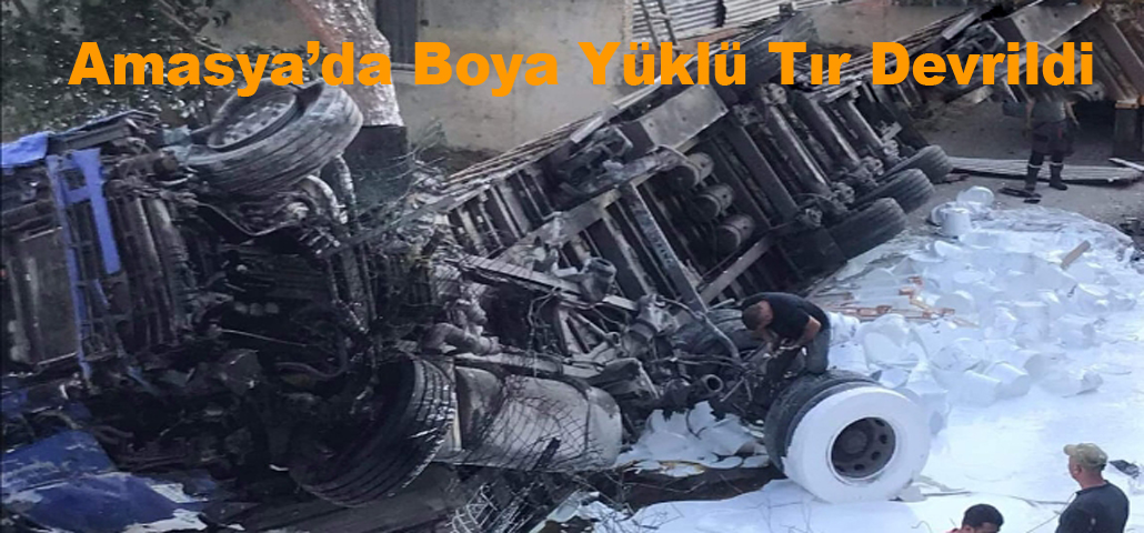  Amasya’da Boya Yüklü Tır Devrildi