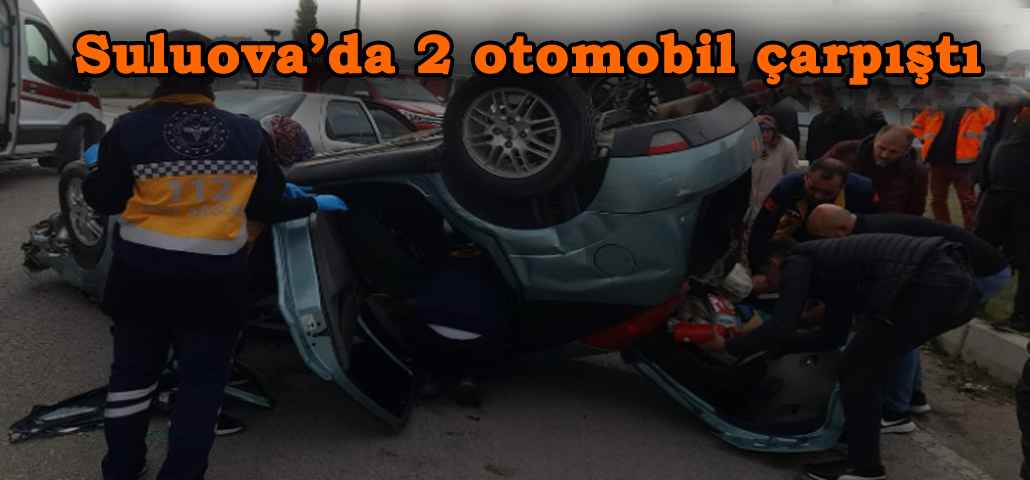 Suluova’da 2 otomobil çarpıştı