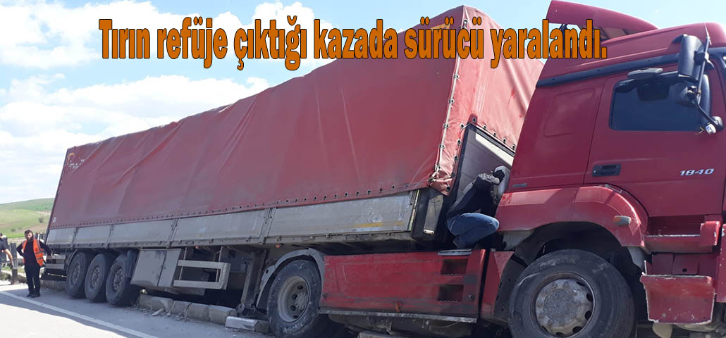 Tırın refüje çıktığı kazada sürücü yaralandı.