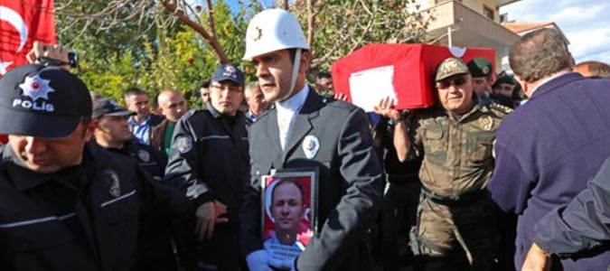 22 Yaşındaki Şehit Polisin Annesi: Oğlum Gitme Daha Çok Küçüksün