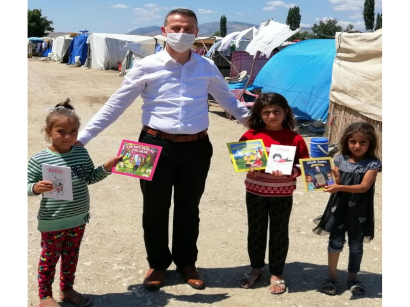 Ailesi Mevsimlik İşçi Olan Öğrencilerimize Kitap Dağıtımı Yapıldı