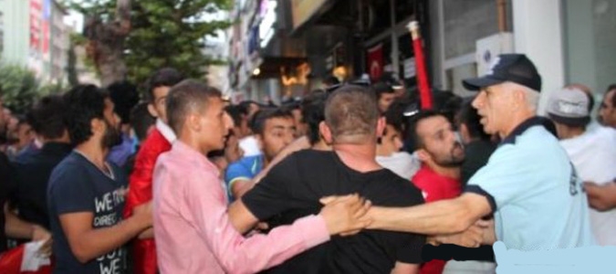 AMASYA DA HDP İL BİNASININ CAMLARI KIRILDI, TABELASI VE BAYRAĞI SÖKÜLDÜ