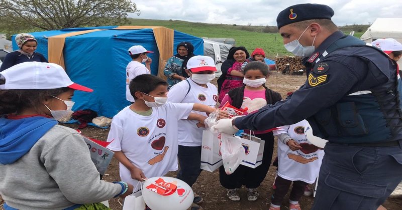 Amasya İl Jandarma Komutanlığı'ndan Çocuklara 23 Nisan Sürprizi