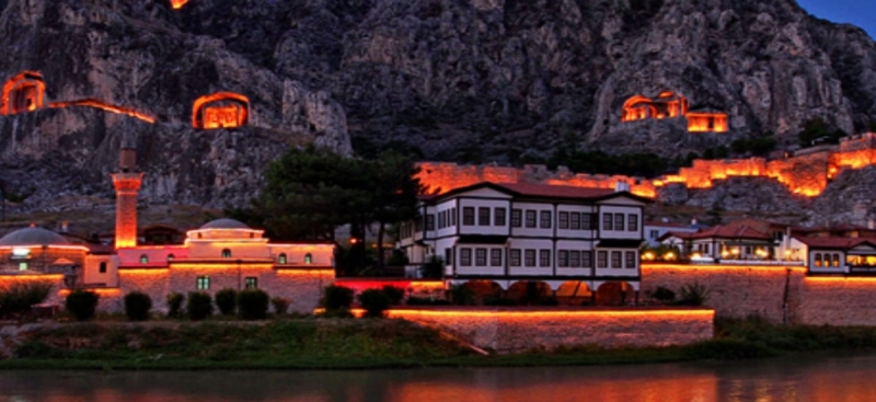 Amasya Kadına Yönelik Şiddete Karşı Turuncu Renge Büründü