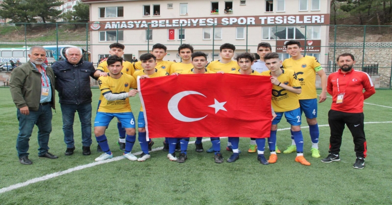 Amasya Özel İdare Futbol Takımı'ndan Asker Selamı