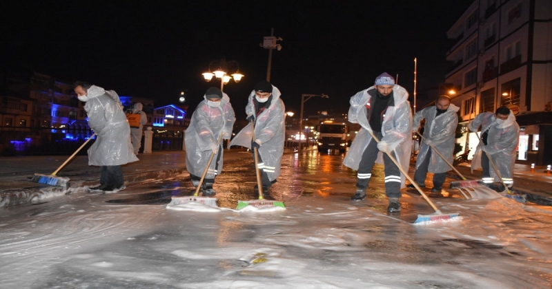 Amasya’da Cadde ve Sokaklar Köpüklü Su ile Yıkanıyor