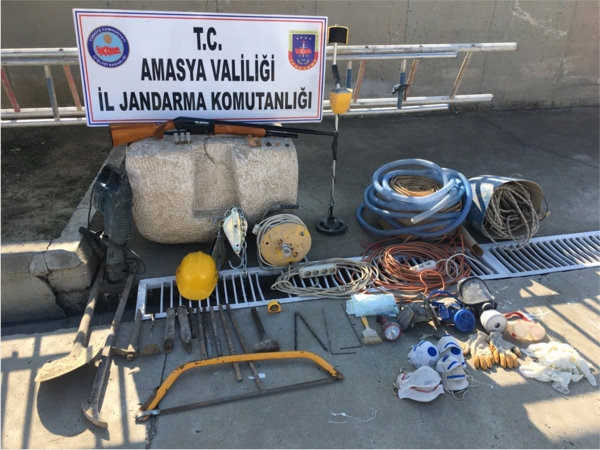 AMASYA'DA İZİNSİZ KAZI YAPAN 2 KİŞİ GÖZALTINA ALINDI