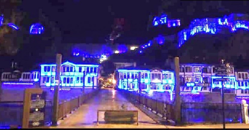 Amasya'da Tarihi Mekanlar Mavi Işıkla Aydınlatıldı