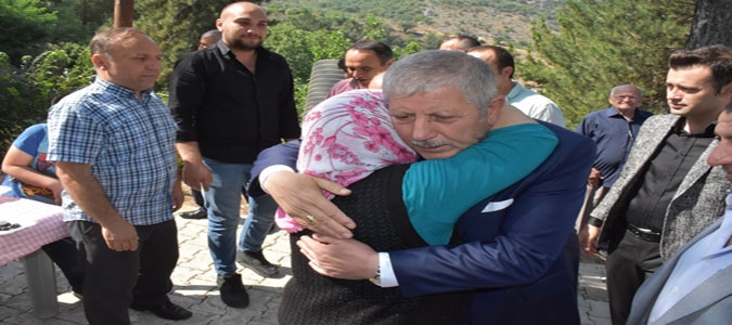 Başkan Sarı Ev ve Mahalle Ziyaretlerini Sürdürüyor