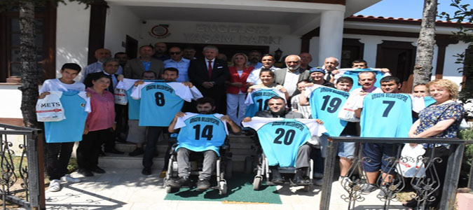 Başkan Sarı: 'Görmeden gören gözleri görmek lazım'