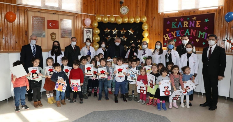 Başkan Sarı, Miniklere Karne Dağıttı