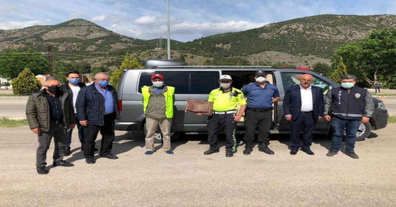Başkan Sarı, Ramazan Bayramı Nedeniyle Görevi Başında Olan Polisleri Ziyaret Etti
