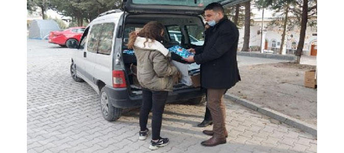 Başkan Verdi; 'Gençlere kitap seti hediye etti'