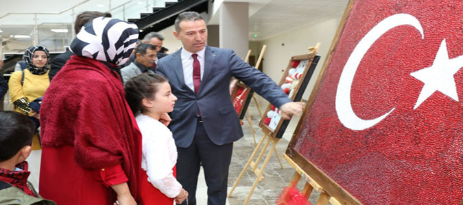 Bayrak Temalı Sergi Amasya MEB Fuaye Alanında Sergilendi