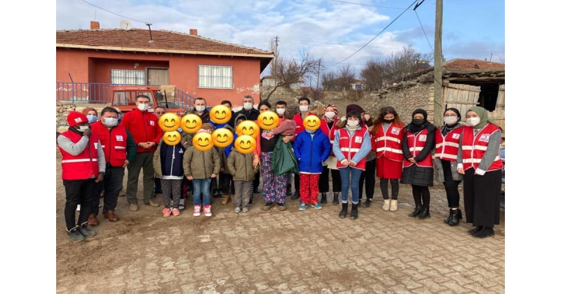 Çocuklara Kışlık Kaban Hediye Ettiler