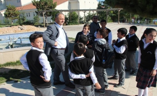 ÇOCUKLARIN BAŞKAN ÜÇOK’A SEVGİSİ