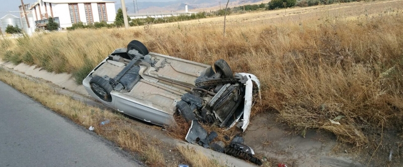 Dört takla atıp ,şarampole yuvarlandı
