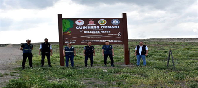 Guinness Rekoru Kırılan Sahada Fidanlar Yeşererek Toprakta Can, Doğaya Renk Oldular