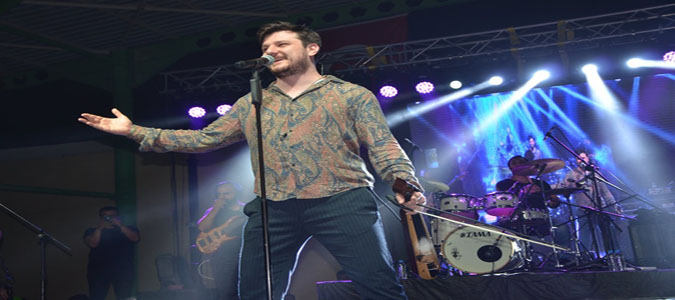 Gümüşhacıköy'de Ekin Uzunlar Konser Verdi