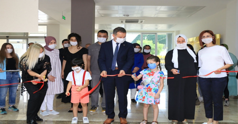 Hayaller, Oyunlar ve Arabalar Konulu Resim Sergisinin Açılışı Gerçekleştirildi