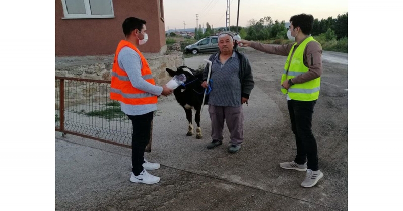 Hayvan Pazarında Maske ve Eldiven Dağıtıldı