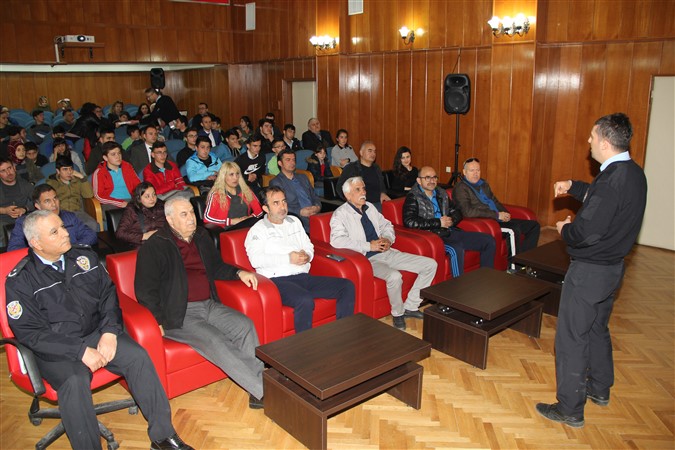 İl Emniyet Müdürlüğü ''Öncelik Hayatın Öncelik Yayanın” Projesi Kapsamında Okullarda Panel Düzenledi.