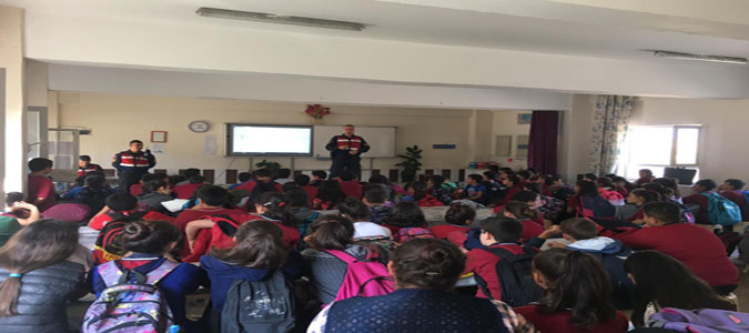 İl Jandarma Komutanlığı Ekipleri Servis Araç Denetim ve Uygulamalı Trafik Eğitimlerini Sürdürüyor