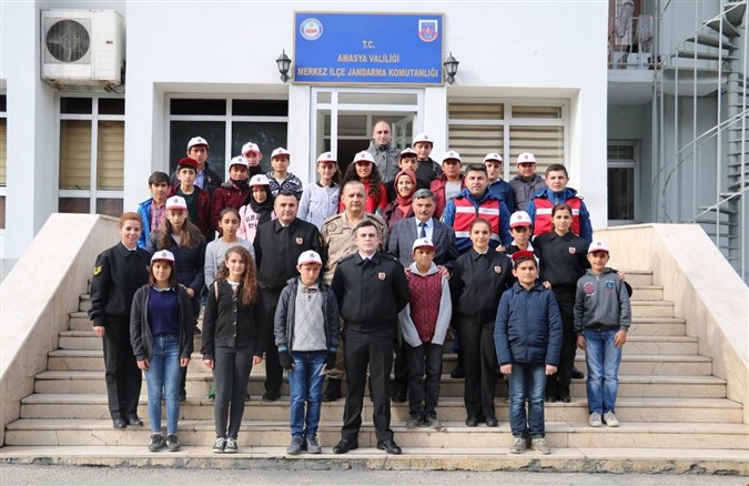 JANDARMADAN ''DÜNYA ÇOCUK HAKLARI GÜNÜ'' ETKİNLİKLERİ