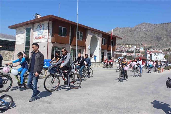 Kanser İçin Pedal Çevirdiler