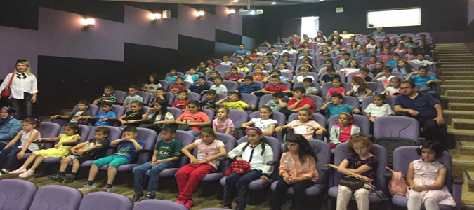 Köy Okulu Öğrencileri Sinema ile Tanıştı