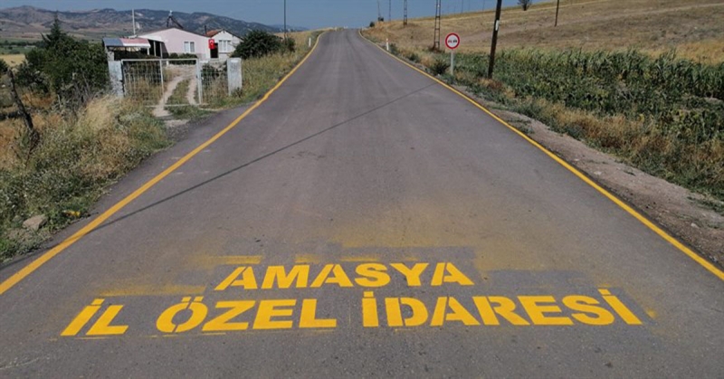 Köy Yollarında Gerçekleştirilen Yol Cizgi, İşaret ve Levhaları ile Trafik Güvenliği Sağlanıyor