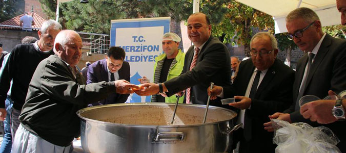 MERZİFON'DA BAŞKANLAR ‘BİRLİK AŞURESİ’ DAĞITTI