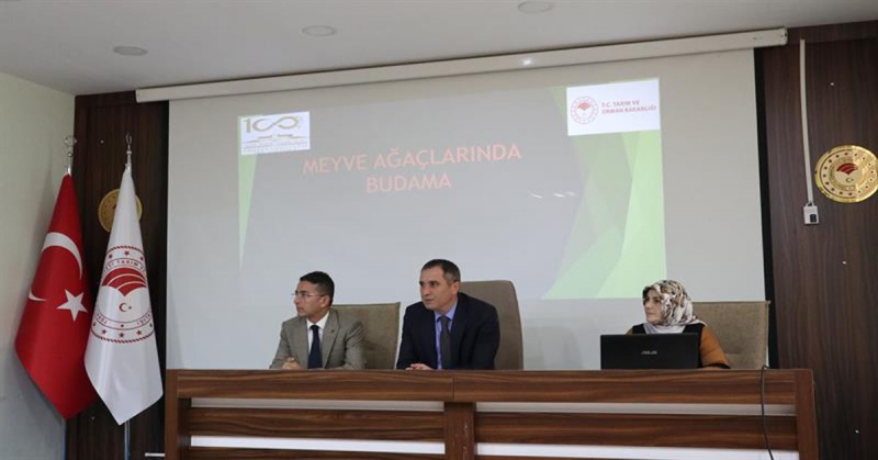 'Meyve Bahçelerinde Budama' Konulu Eğitim Düzenlendi