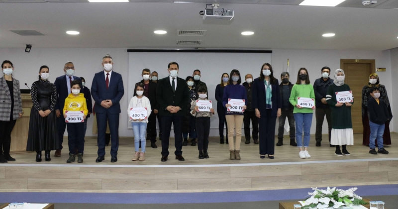 Resim Yarışmasında Dereceye Giren Öğrenciler Ödüllerini Aldılar