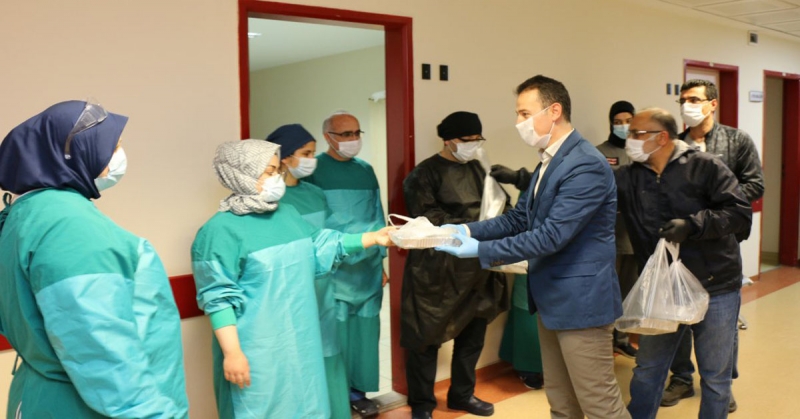 Sağlık Personellerine Mektuplu, Resimli, Pastalı ve Börekli Destek