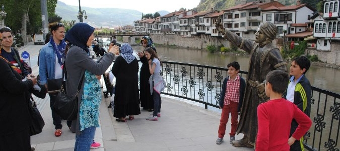 ŞEHZADE HEYKELİNİN KILICI YİNE KIRILDI
