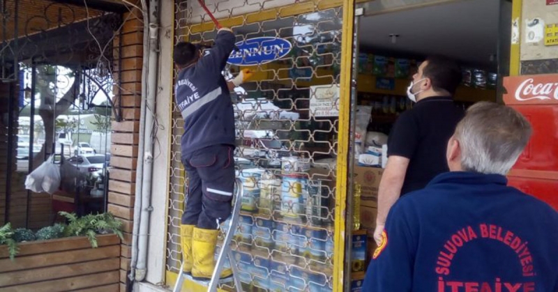 Sıkışan Karga Kurtarıldı