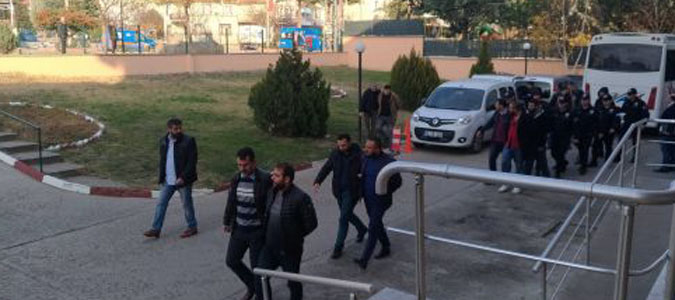 Silah Kaçakçılığı Yaptıkları Öne Sürülen 8 Kişi Tutuklandı