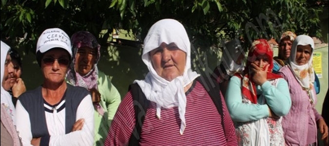 SULUOVA DA TARLA İŞÇİLERİ ZAM İSTEDİ