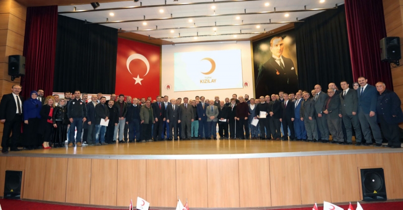 Türk Kızılayı'ndan Düzenli Kan Bağışçılarına Madalya