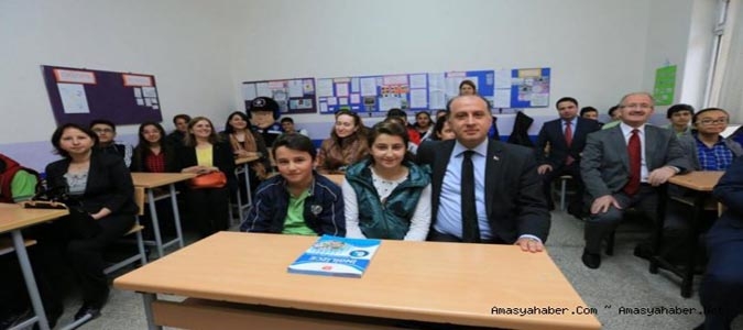 VALİ ÇOMAKTEKİN’İN ÖĞRETMENLER GÜNÜ MESAJI