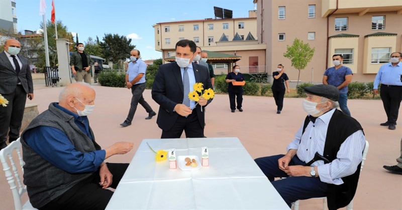 Vali Masatlı, Merzifon Huzurevinde Yaşlılarımızla Bir Araya Geldi