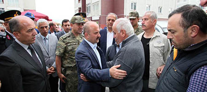 Vali Varol şehidin baba ocağına başsağlığı ziyareti gerçekleştirdi