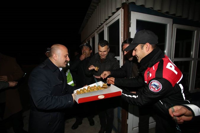 Vali VAROL'dan Polis ve Jandarma'ya Yılbaşı Ziyareti