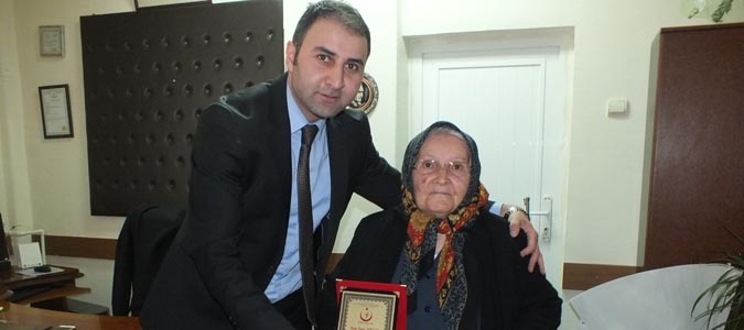 Yaşlılar Haftasında Yaşlı Teyzeden Büyük Jest